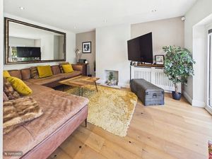 REAR LOUNGE- click for photo gallery